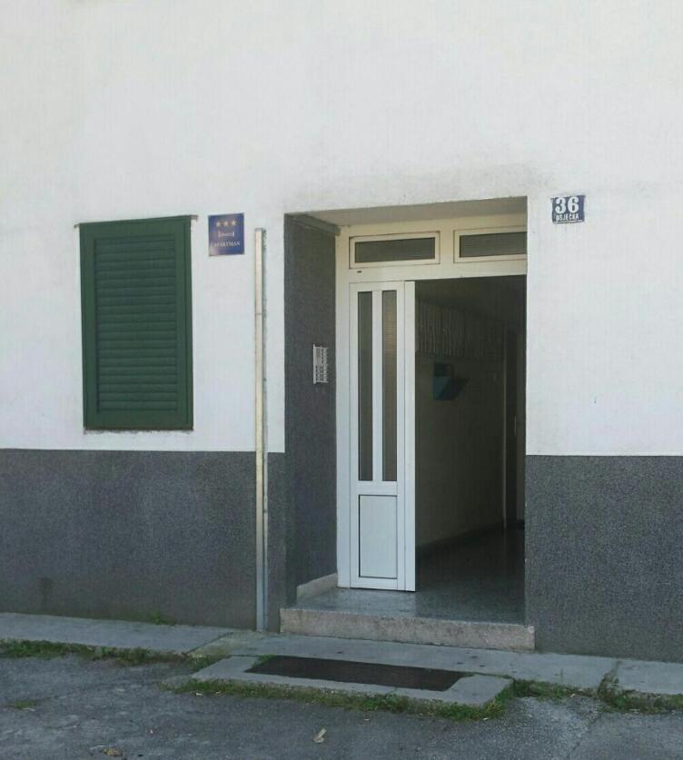 With A Parking Space - 11726 * Split
